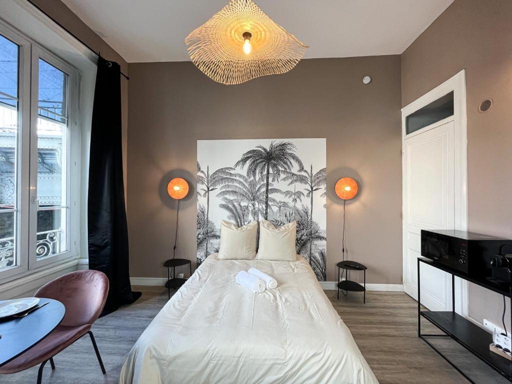 Suite Petraa Лион Екстериор снимка